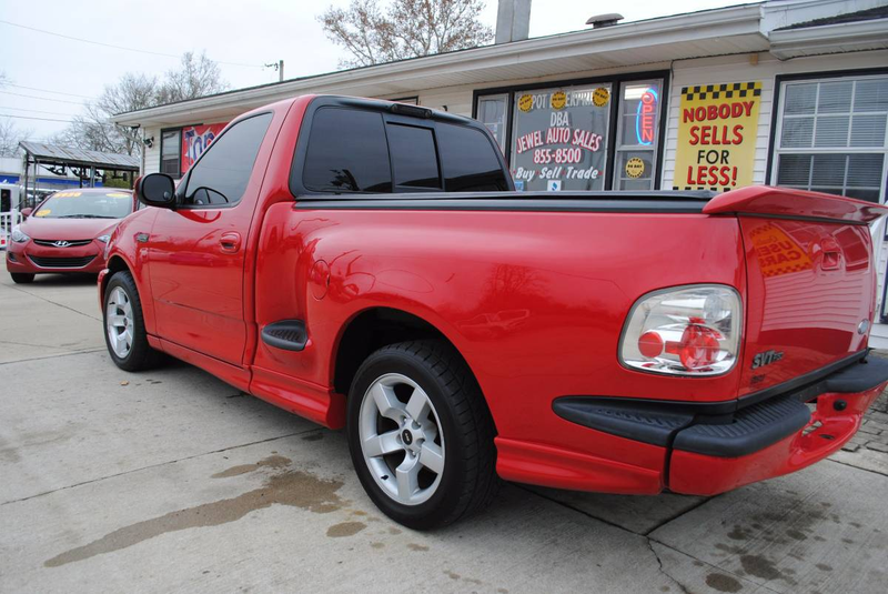 Illustration for article titled At $13,950, Are You Ready For This Custom 2001 Ford F150 Lightning To Strike?